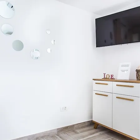 Studio Apartman Niris