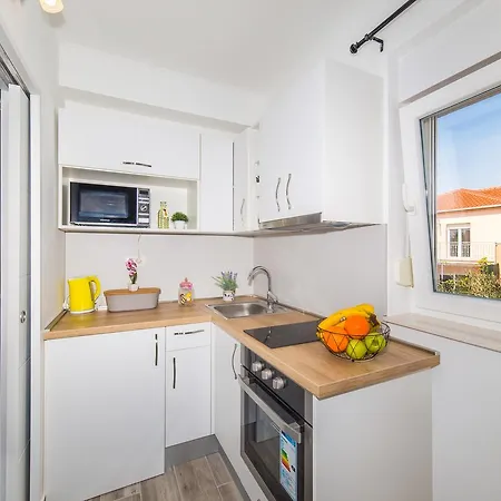 Studio Apartman Niris Apartment